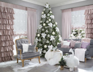 Wnętrze przepełnione magią Świąt – 4 sposoby na wyczarowanie modnej aranżacji fot. Eurofirany (3) Świąteczna aranżacja: 4 sposoby na wyczarowanie modnej aranżacji na Święta